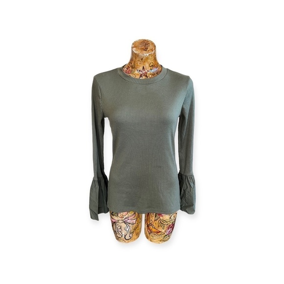 Banana Republic Tops - Banana Republic green top statement long sleeveles small